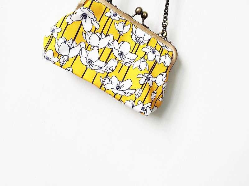 Yellow colorful flowers small clasp frame bag/with chain/ cosmetic bag / shoulder bag  / portable package - กระเป๋าแมสเซนเจอร์ - เส้นใยสังเคราะห์ 
