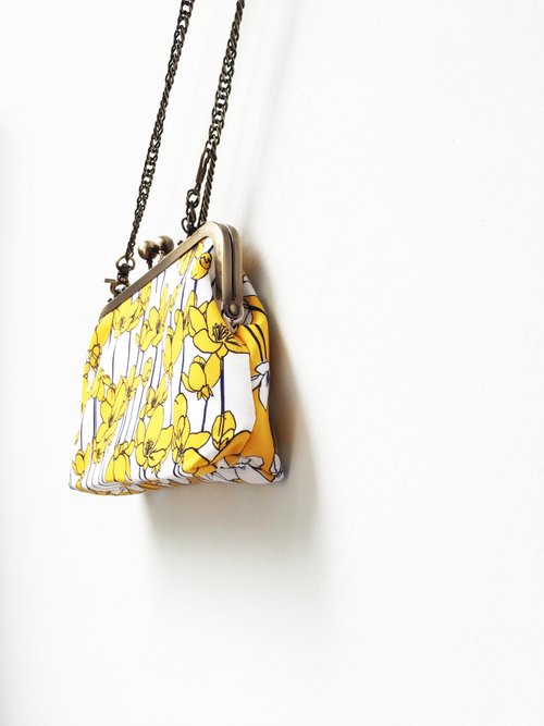 Yellow flowers clasp frame bag/with chain/ cosmetic bag - Shop Wahr  Messenger Bags & Sling Bags - Pinkoi