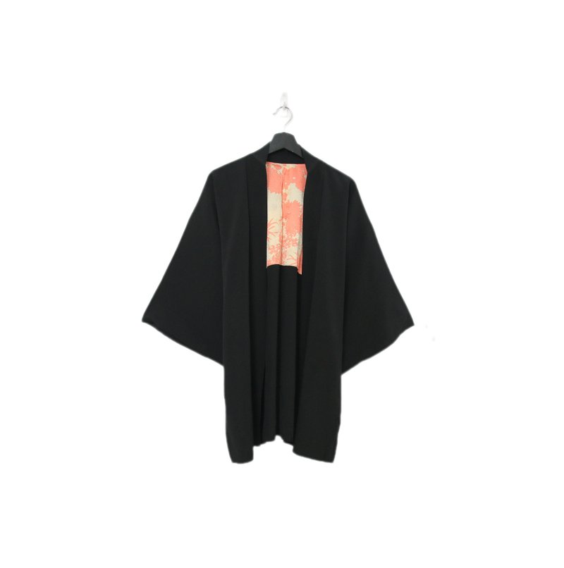 Back to Green-日本黑羽織 紅趜花印 墨 kk-12//vintage kimono - 女大衣/外套 - 絲．絹 