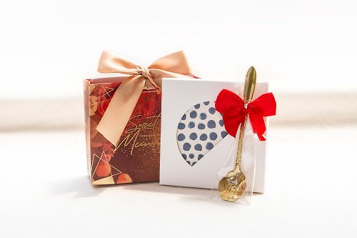 幸福朵朵 婚禮小物 花束禮物 簡約精緻小禮袋 北歐風珪藻土杯墊+玫瑰湯匙(金色緞帶+紅色花紋袋