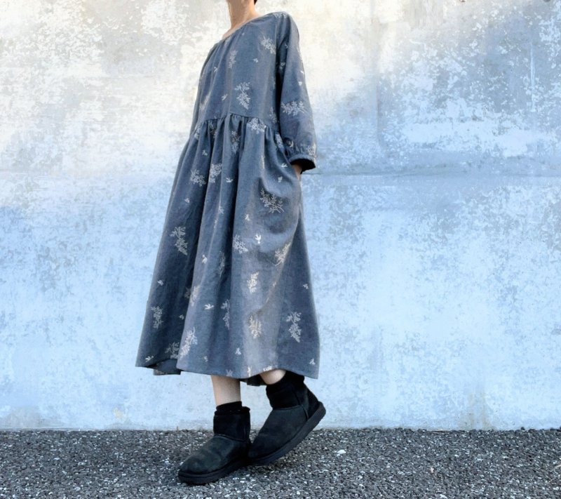 刺繡鳥紋含羞草花卉長袖洋裝 附口袋 保暖棉質 灰色 - 洋裝/連身裙 - 棉．麻 灰色