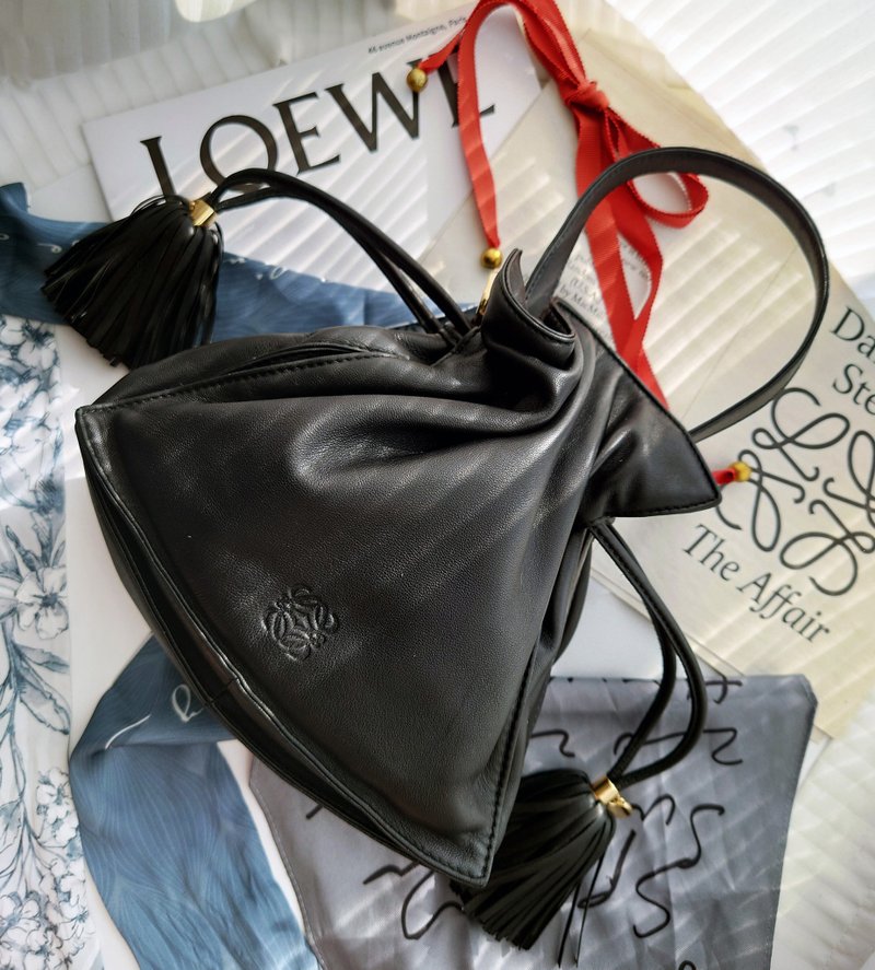 中古美品 Loewe Flamenco 流蘇包束口袋肩背包斜挎包單肩包束繩包 - 側背包/斜背包 - 真皮 黑色