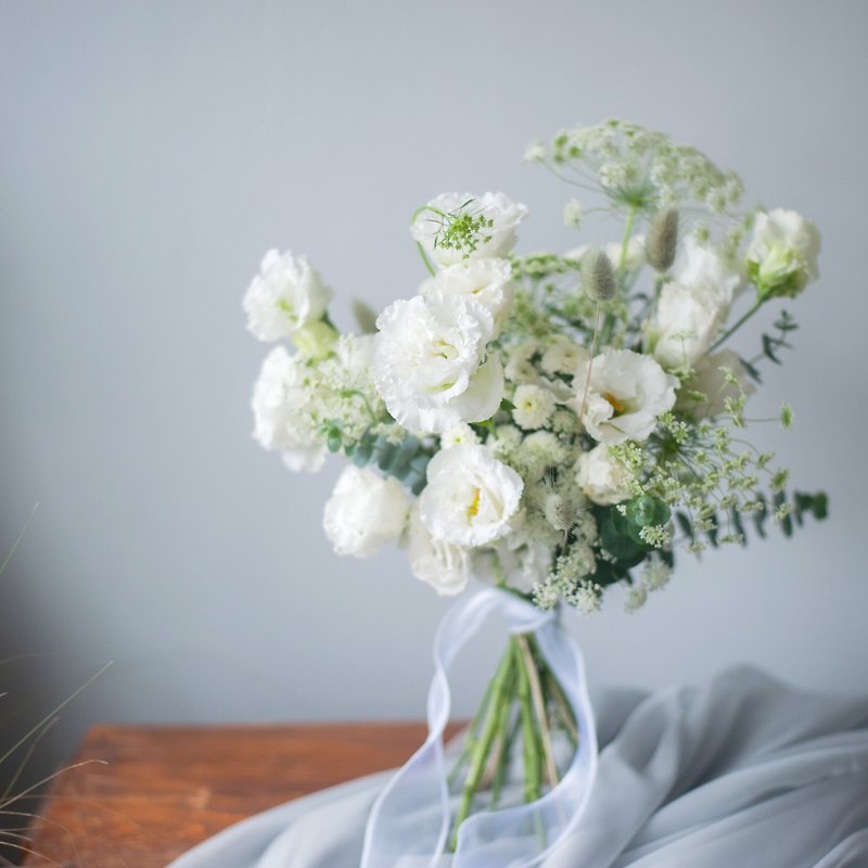 自然なホワイトとグリーンのフラワーブーケ | 結婚式の公証ブーケ | - ドライフラワー・ブーケ - 寄せ植え・花 ホワイト