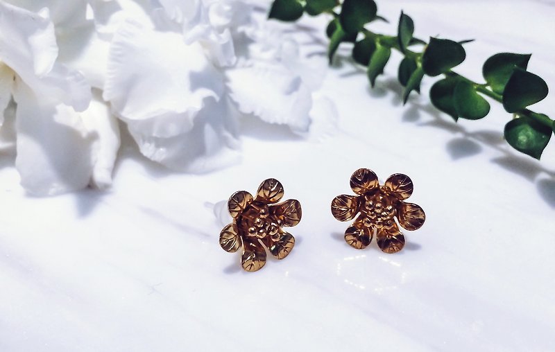 Blooming flower earrings | warm spring bloom - Earrings - Earrings & Clip-ons - Other Metals Gold
