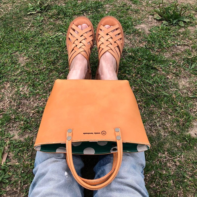 Sunny Handbag/Handbag Color: Original color vegetable tanned cow leather - กระเป๋าถือ - หนังแท้ สีกากี