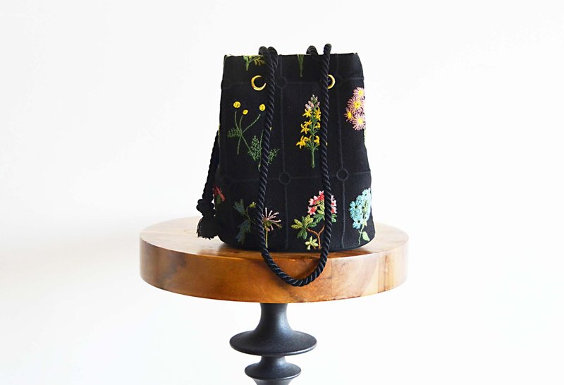 数量限定! フラワー刺繍 2way ポシェットマリンバッグ　ブラック　ミニショルダー　ボタニカル - 側背包/斜背包 - 棉．麻 黑色