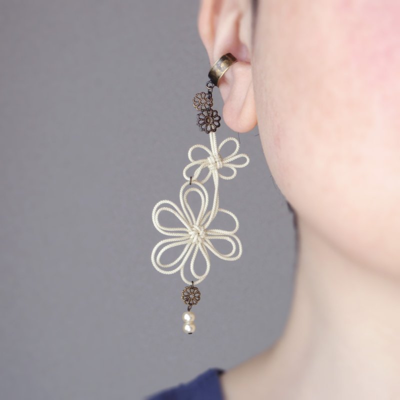 Katappo Ear Cuff Cocochi Balance - Bo - Earrings & Clip-ons - Other Metals White