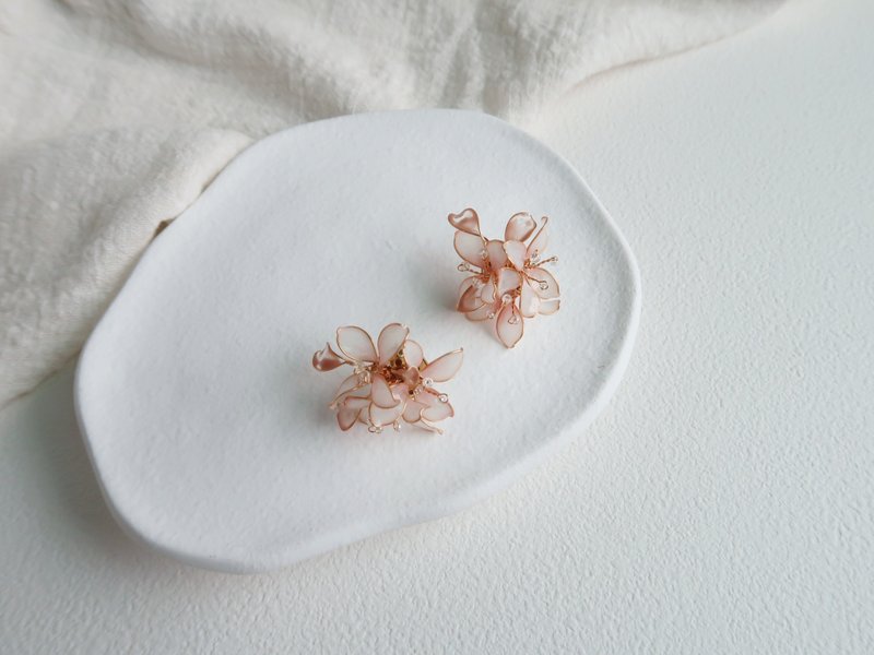 小女人 耳環 -手作水晶花 樹脂飾品 禮物 閨蜜飾品 - 耳環/耳夾/耳骨夾 - 樹脂 粉紅色