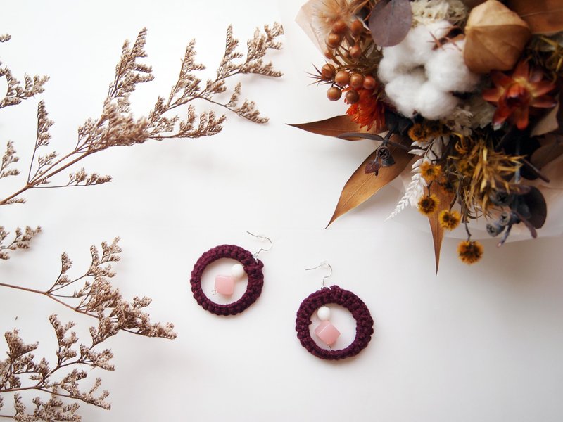 Natural wind hand-woven maroon earrings made in Hong Kong - ต่างหู - งานปัก สีแดง