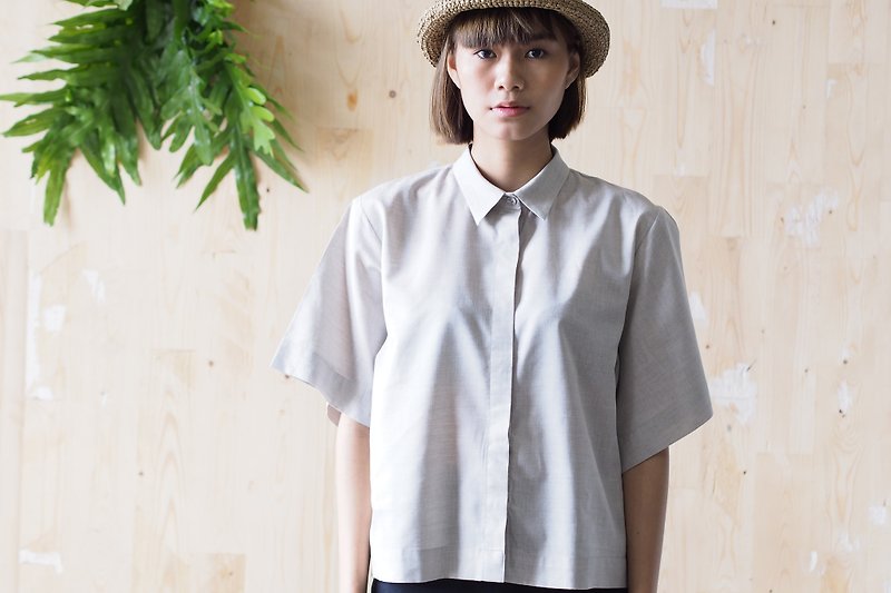 Mani Mina Boxy Short Sleeve Shirt //  Beige - เสื้อเชิ้ตผู้หญิง - ผ้าฝ้าย/ผ้าลินิน 
