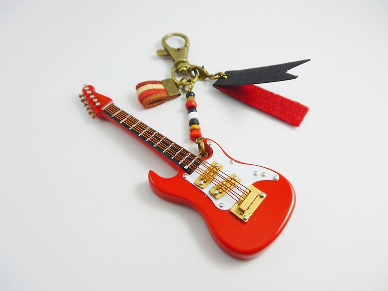 【紅電吉他】electric guitar 質感迷你模型吊飾 包裝配件客製 - 吊飾 - 木頭 紅色
