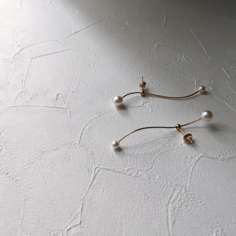 balance / curve earrings with pearls - Earrings & Clip-ons - Other Metals Gold