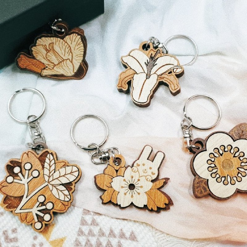 [Teacher’s Day Gift] Flower Language Wooden Keychain/Gift/Flower Language/Wooden Cultural Creation - Keychains - Wood Brown