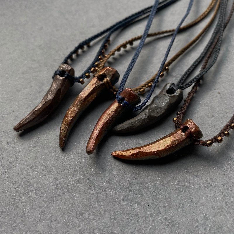 Firewood pottery necklace [tusks] - สร้อยคอ - ดินเผา 