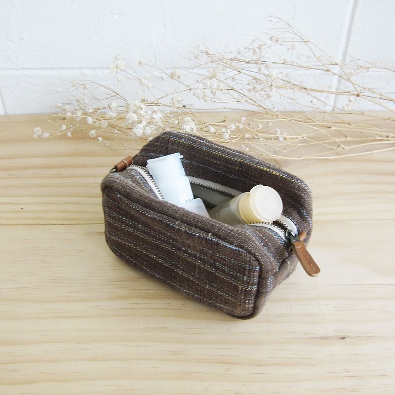 手工棉製化妝包-天然植物染-深棕色 - 化妝袋/收納袋 - 棉．麻 咖啡色