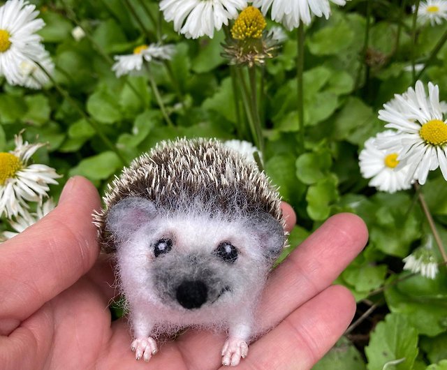 Needle Felted Hedgehog with Daisy