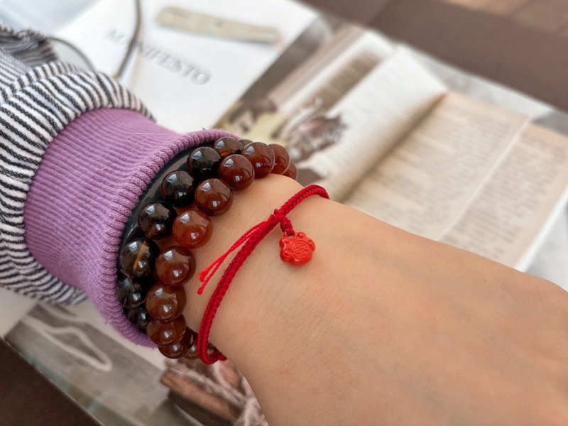 Red String Bracelet with Cinnabar Beads and Lotus Tassel - สร้อยข้อมือ - เครื่องเพชรพลอย สีแดง