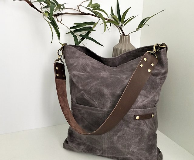 Light gray waxed canvas tote bag with leather strap shoulder use