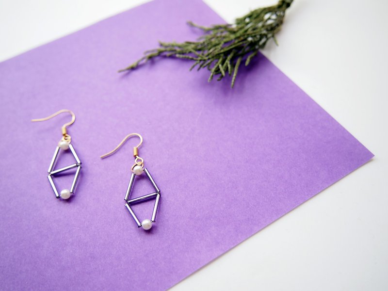 Symphony Purple Beads Small Pearl Geometric Shape Earrings - ต่างหู - วัสดุอื่นๆ สีม่วง