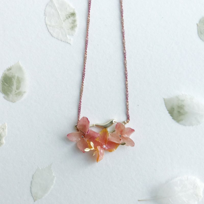 Flower jewellery Real flower Hydrangea Necklace - Necklaces - Plants & Flowers Red
