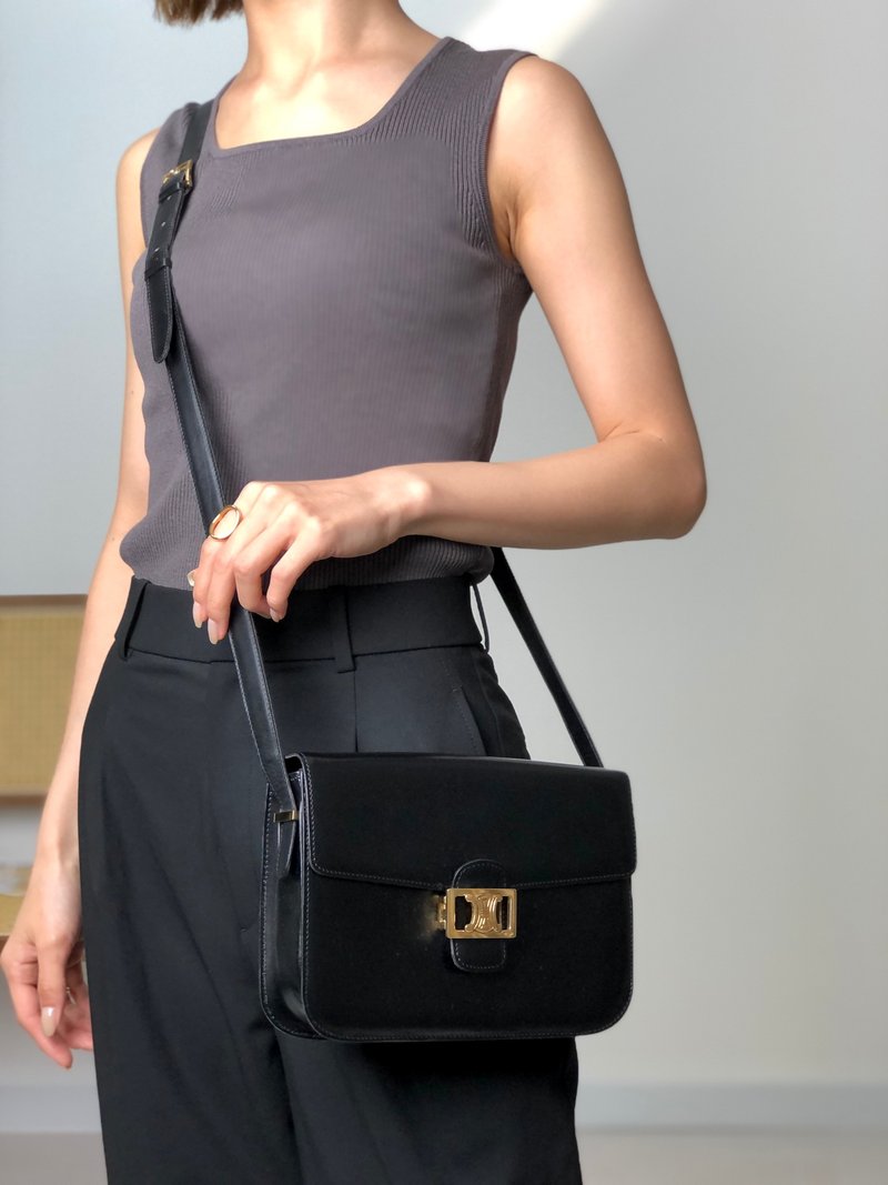 【 日本直送　名牌中古包 】CELINE セリーヌ トリオンフ レザー ショルダーバッグ ブラック vintage ヴィンテージ オールド 368agn - 側背包/斜背包 - 真皮 黑色