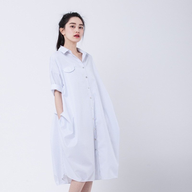 Ｎancy Loose Fit Shirtdress with Pocket _White with blue dots - ワンピース - ポリエステル ホワイト