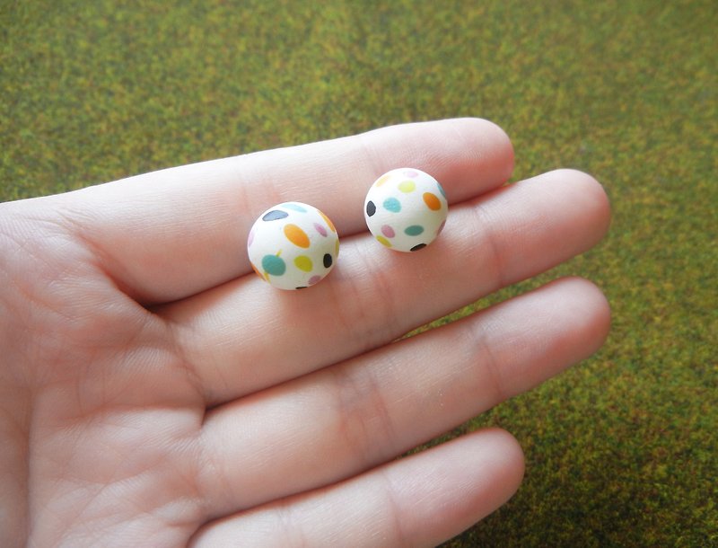 *Coucoubird*cuckoo's egg - white / anti-allergic ear stylus - Earrings & Clip-ons - Clay Multicolor