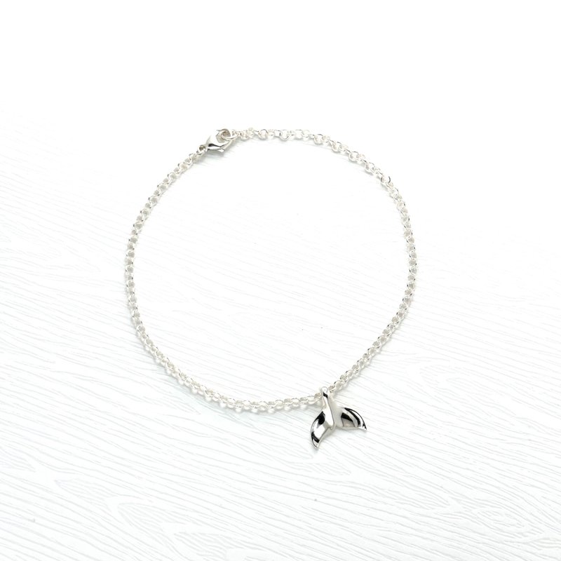 【Angel & Me】Lucky Whale Tail s925 sterling silver bracelet Birthday gift - สร้อยข้อมือ - เงินแท้ สีเงิน