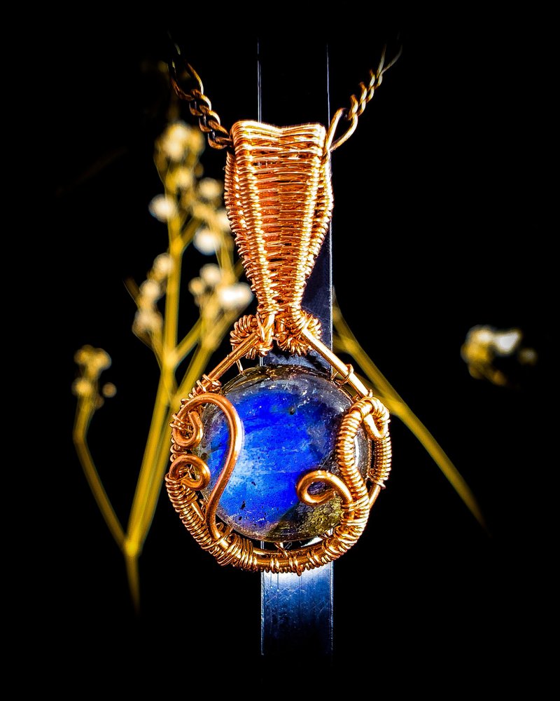 【Blue Halo.藍暈】手作藍拉長石編織項鍊 - 項鍊 - 水晶 藍色