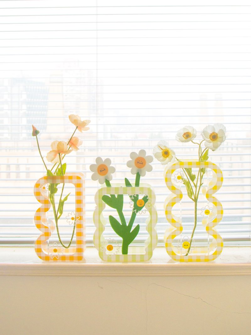 格紋雛菊太陽花可愛花器亞克力裝飾花瓶 - 擺飾/家飾品 - 壓克力 多色