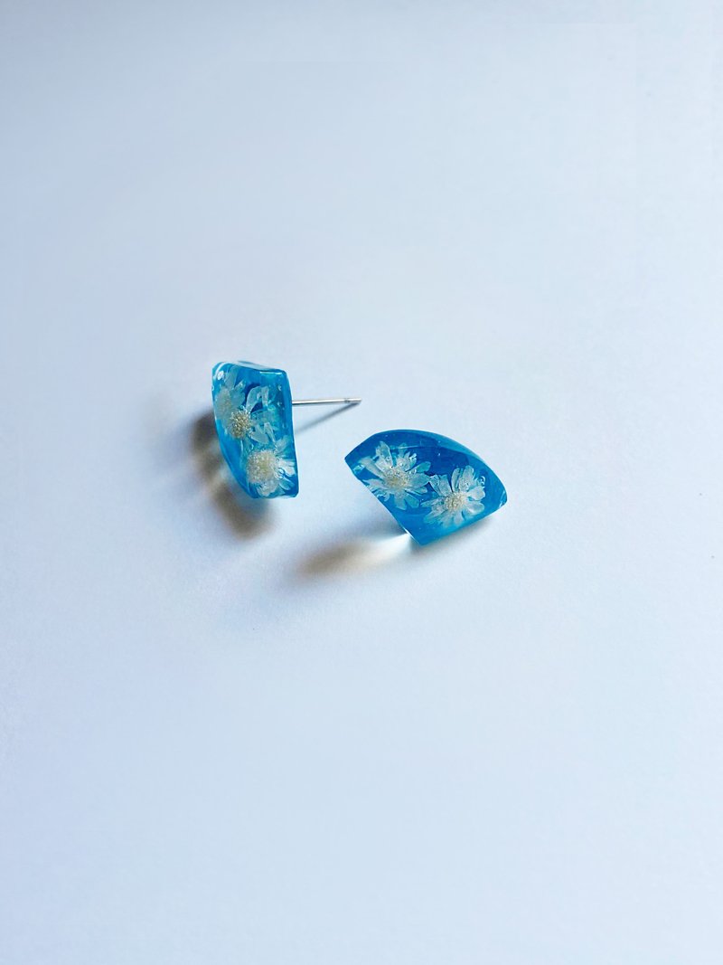 真花耳環Blue Star Stone Earrings - 耳環/耳夾/耳骨夾 - 植物．花 藍色