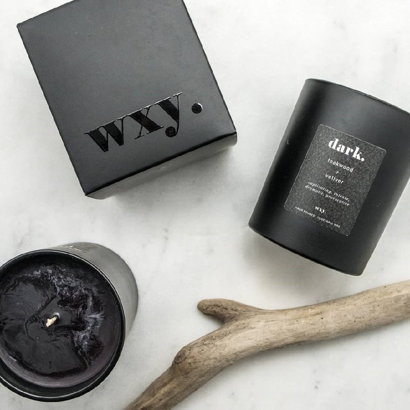 【福利展示品】英國 wxy 經典黑蠟燭- dark. 柚木 & 岩蘭草 - 香氛蠟燭/燭台 - 玻璃 黑色