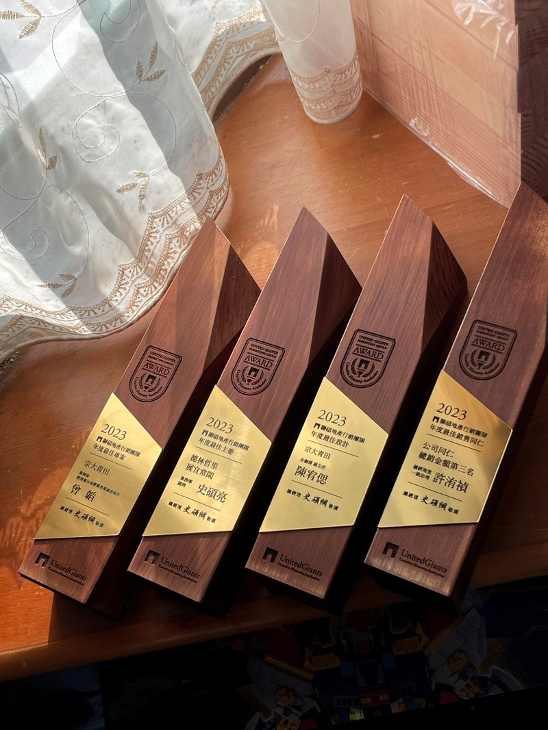 訂製款【客製化】獎牌 / 獎盃 / 獎座 / 金屬板 / 複合獎盃 / 手 - 其他 - 木頭 咖啡色