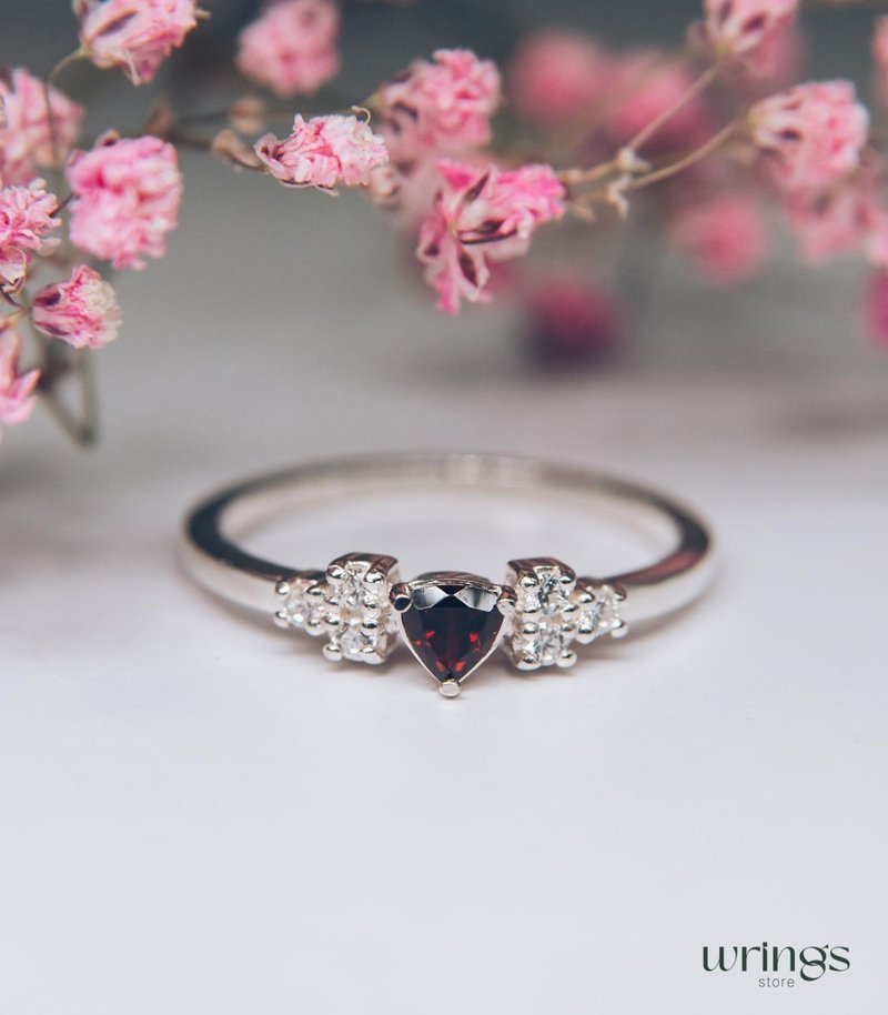 Garnet Silver Cluster Engagement Ring Women Custom Trillion Red central Gem - แหวนทั่วไป - เงินแท้ สีแดง