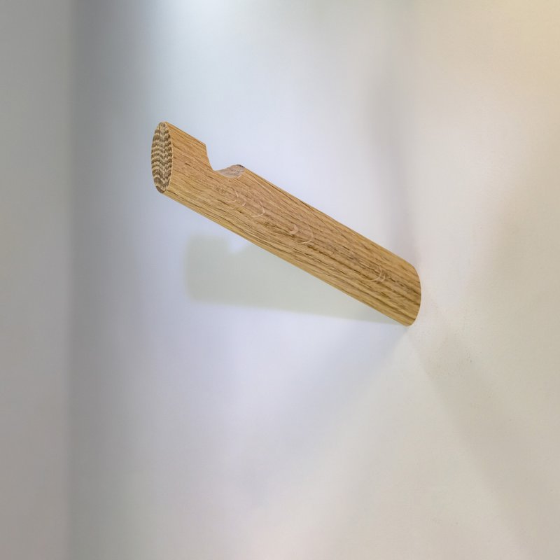 Oak wood wall hook.Minimalist wall storage. Macramé holder. Plant rack hanger. - 衣架/衣帽架/掛勾 - 木頭 