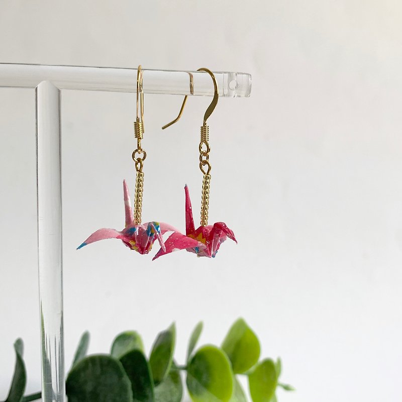 Origami crane gold earring - 耳環/耳夾 - 紙 多色