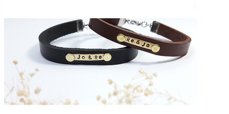 Bracelet ◎**Custom lettering**Simple leather bracelet [2 in the discount group] (black + brown) "Valentine's Day/Christmas Gift" customized - สร้อยข้อมือ - หนังแท้ 