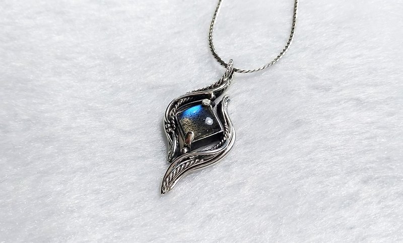 <Silver Series> Top Blue Labradorite Design Pendant - Necklaces - Gemstone Blue