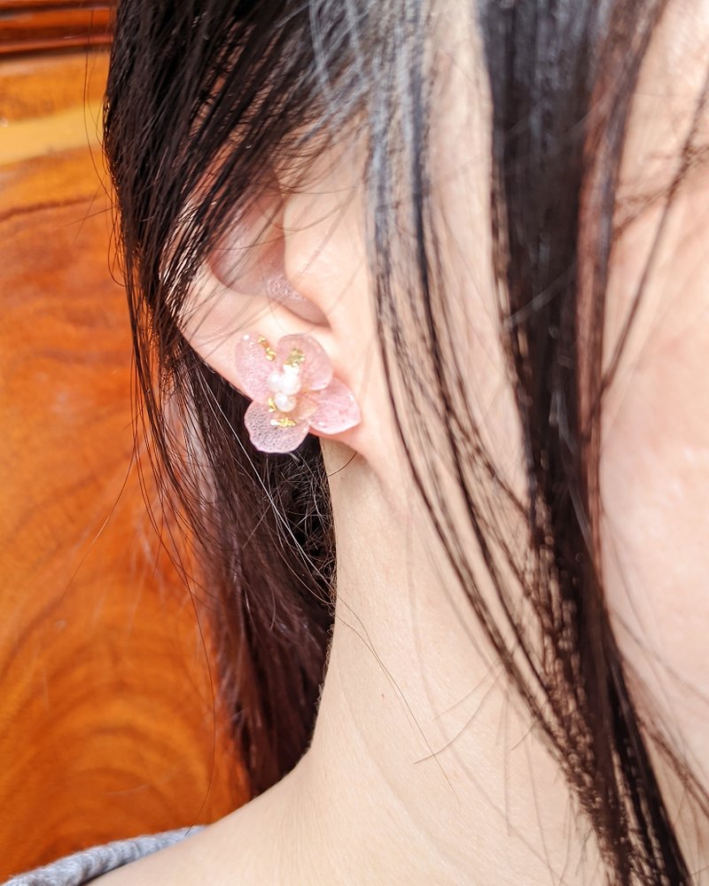 Dried Hydrangea Resin Earrings - ต่างหู - เรซิน 