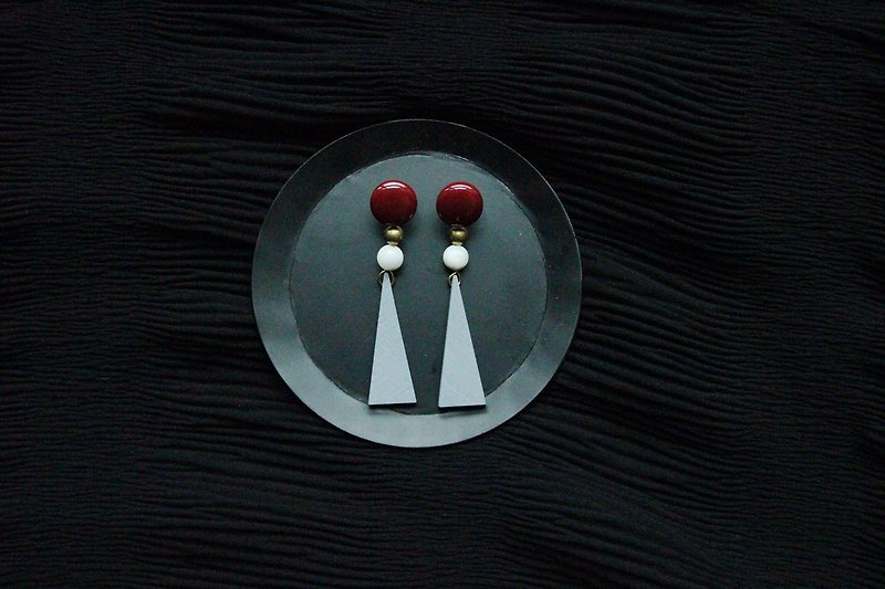 古感三角形黃銅耳環 - 耳環/耳夾 - 樹脂 紅色
