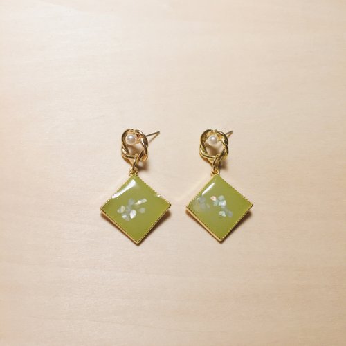 鳥嶼 Niaoyoo 復古麻花珍珠草綠碎貝殼菱形耳環