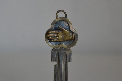 ino-jewelry custom key hand3