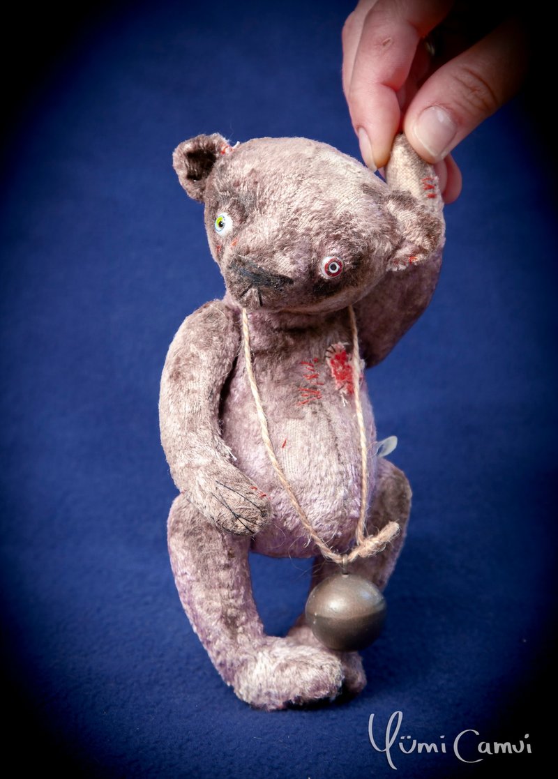 Creepy distressed teddy bear - ตุ๊กตา - วัสดุอื่นๆ 