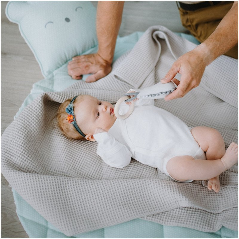 Beige Waffle Baby Swaddle - Neutral Gender Newborn Blanket - 嬰兒床/床圍/寢具 - 棉．麻 多色