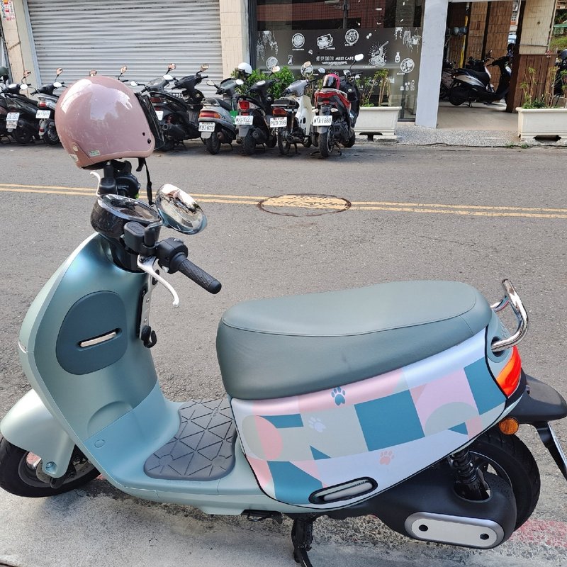 幾何圖+貓腳印(琉光綠) gogoro系列車套 防刮車套 - 其他 - 聚酯纖維 黑色