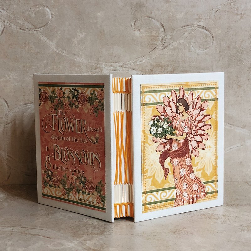 Crocodile Miss Garden French Handmade Book - สมุดบันทึก/สมุดปฏิทิน - กระดาษ 
