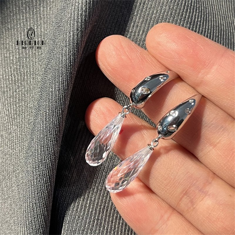 Hi Onion Christmas Elf Original Niche Super Flash Stone Water Drop Earrings Silver Retro Personalized Ear Clip - ต่างหู - วัสดุอื่นๆ 