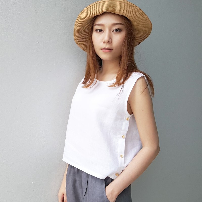 Linen Tank top with Wooden buttons - White Woven - 女上衣/長袖上衣 - 棉．麻 白色