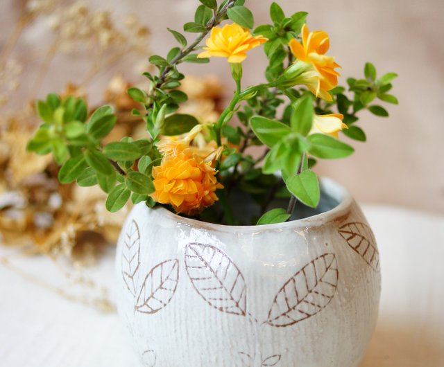 陶器 花柄 持ち手付き 陶芸品 華やかな花絵柄模様の中型サイズの陶器製火鉢 DC7433 – 古福庵