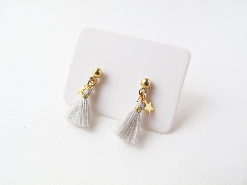 Rosy Garden Grey color tiny tassel with little star earrings - Earrings & Clip-ons - Paper Gray